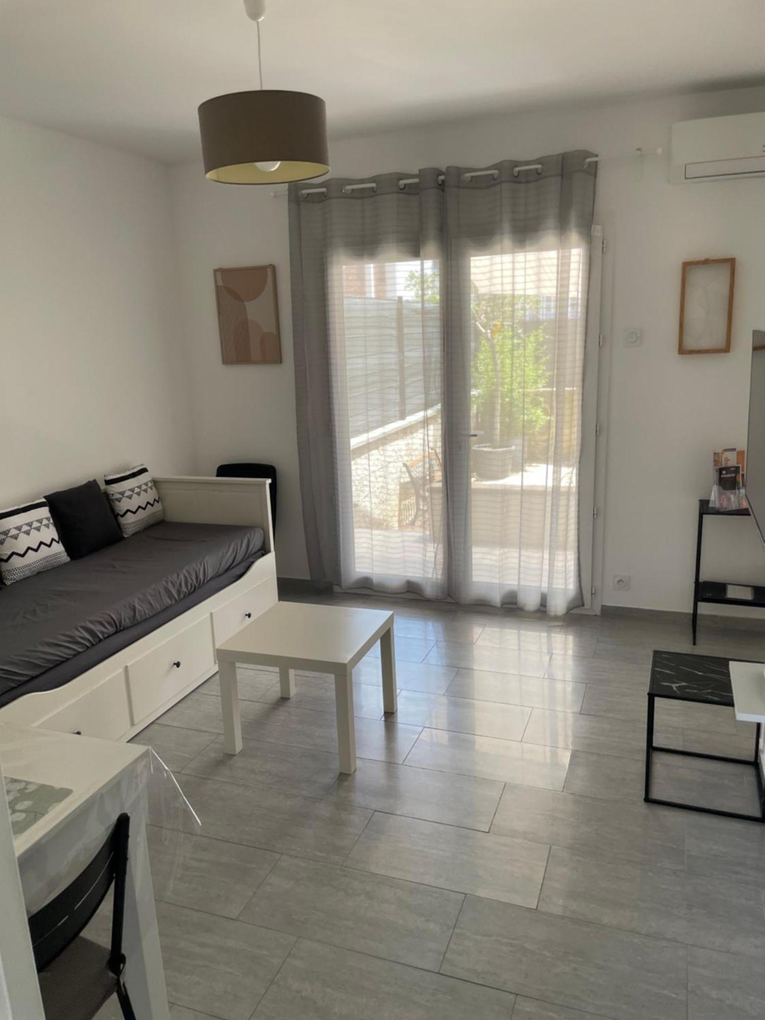Appartement T2 Avec Terrasse Et Cour Cavaillon Exterior photo