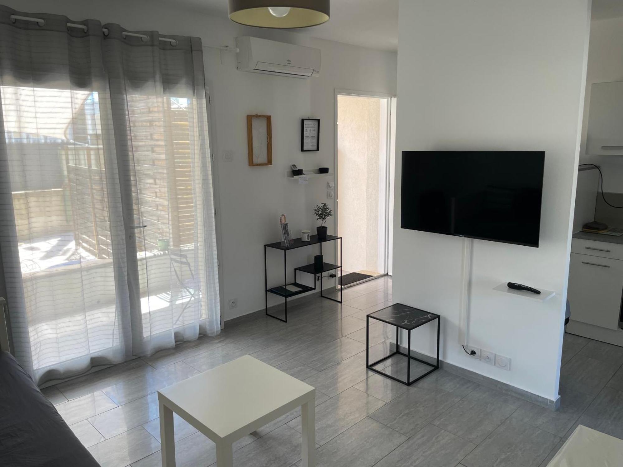Appartement T2 Avec Terrasse Et Cour Cavaillon Exterior photo