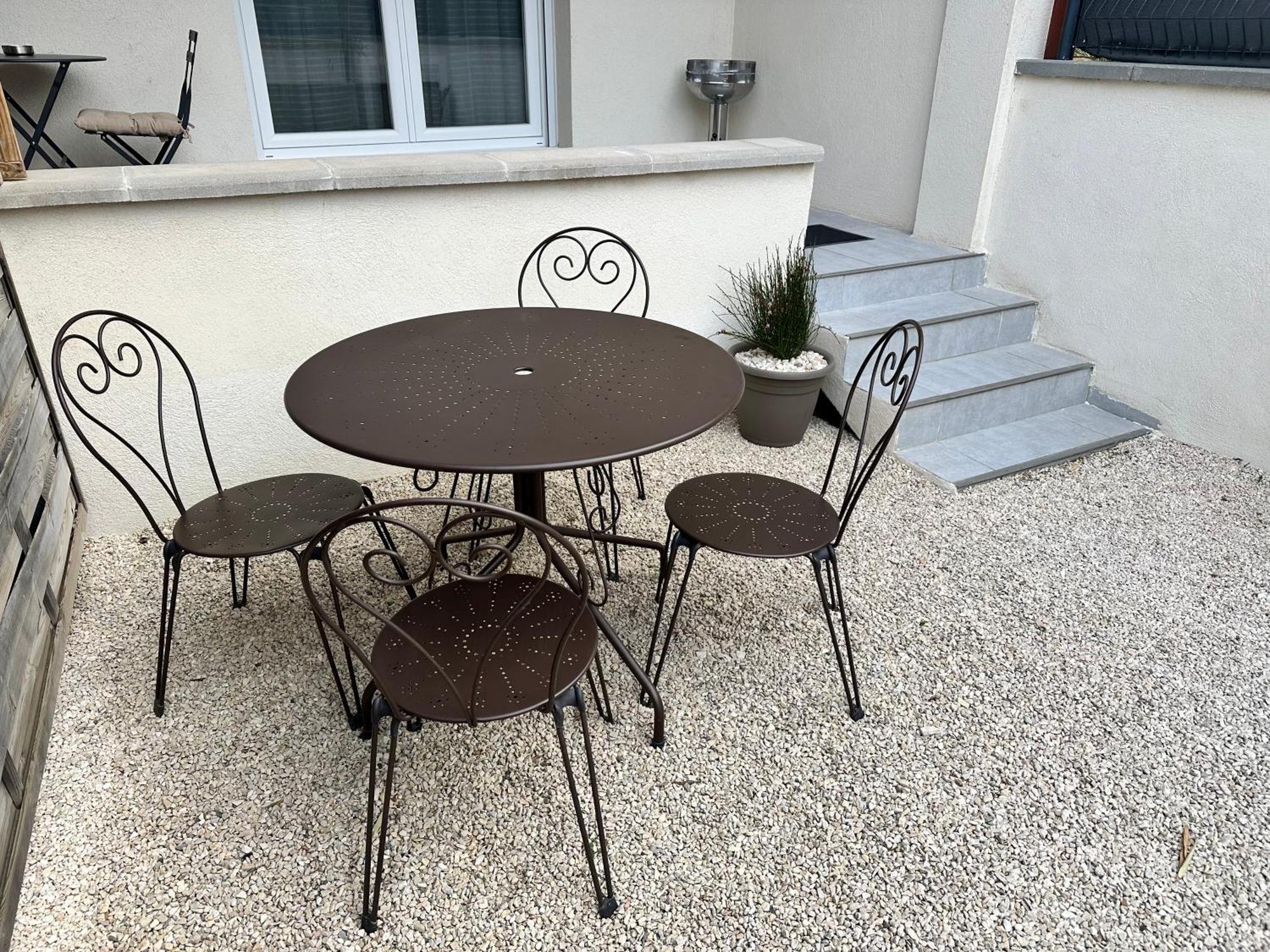 Appartement T2 Avec Terrasse Et Cour Cavaillon Exterior photo